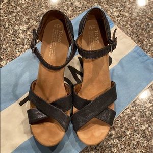 TOMS Wedge Sandal 9.5 W Sienna Espadrille Gray